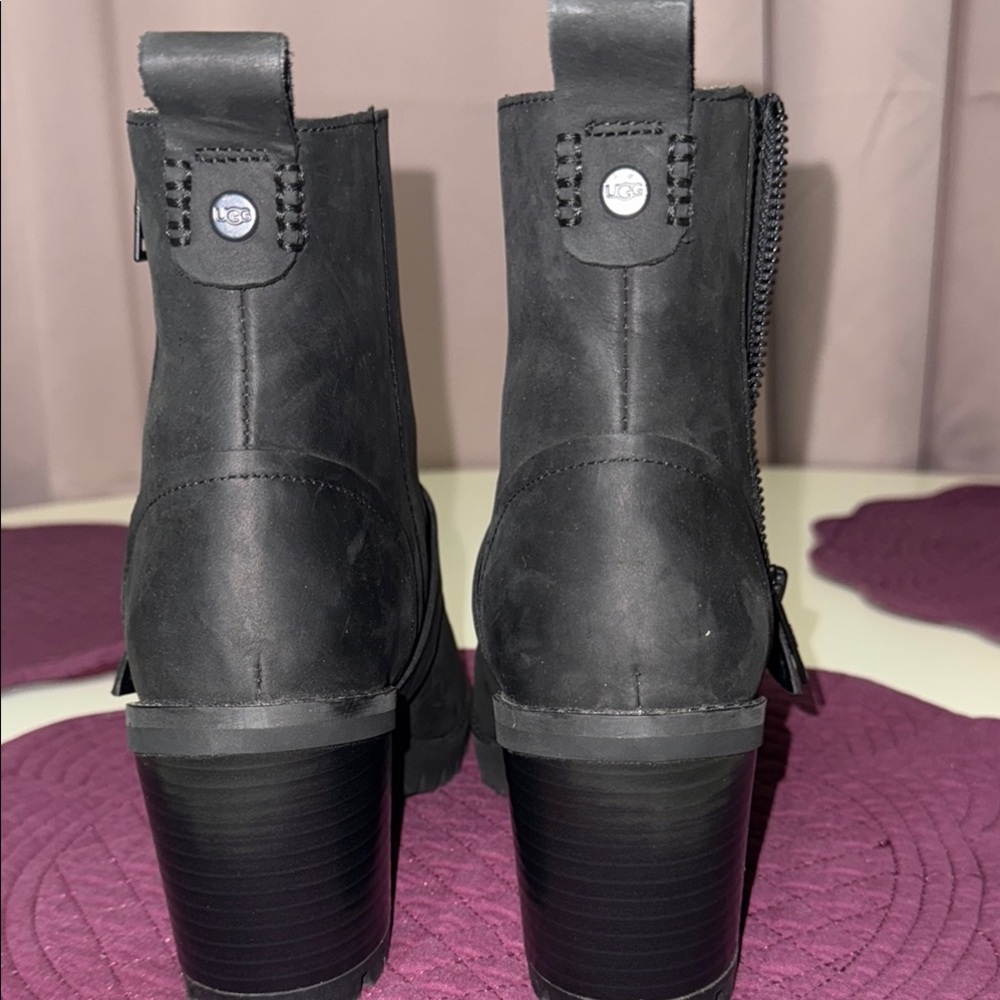 UGG Fern Black Waterproof Ankle Boots with Thick Sole and Elastic Panels - Picture 4 of 4
